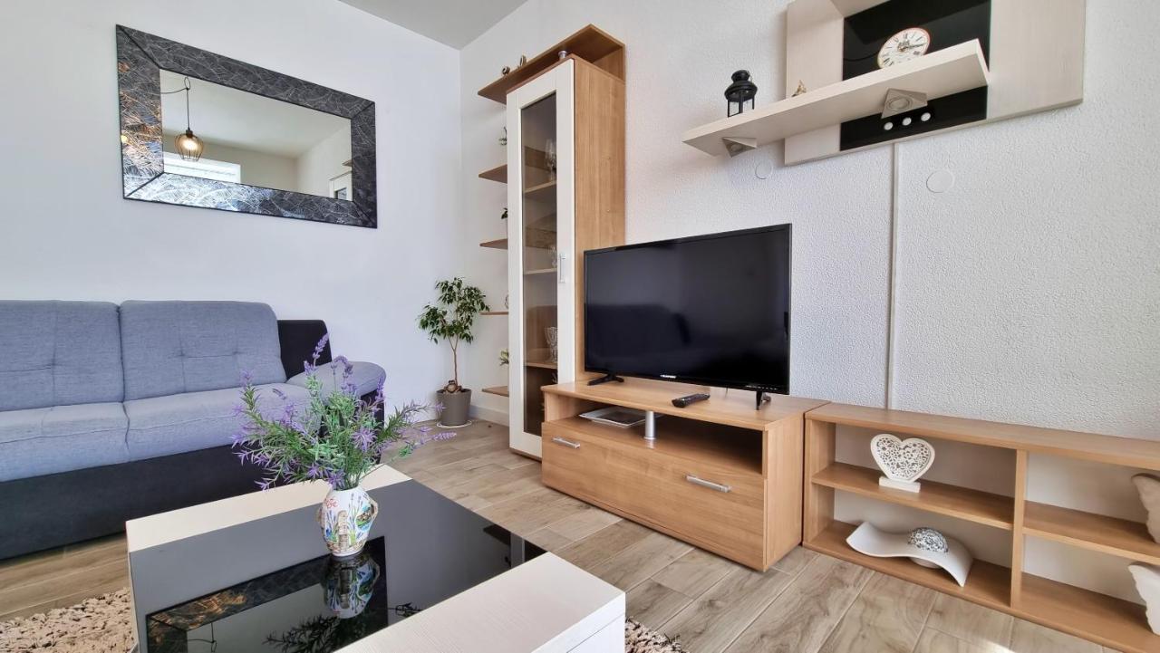 Apartments Slado โอมิช ภายนอก รูปภาพ