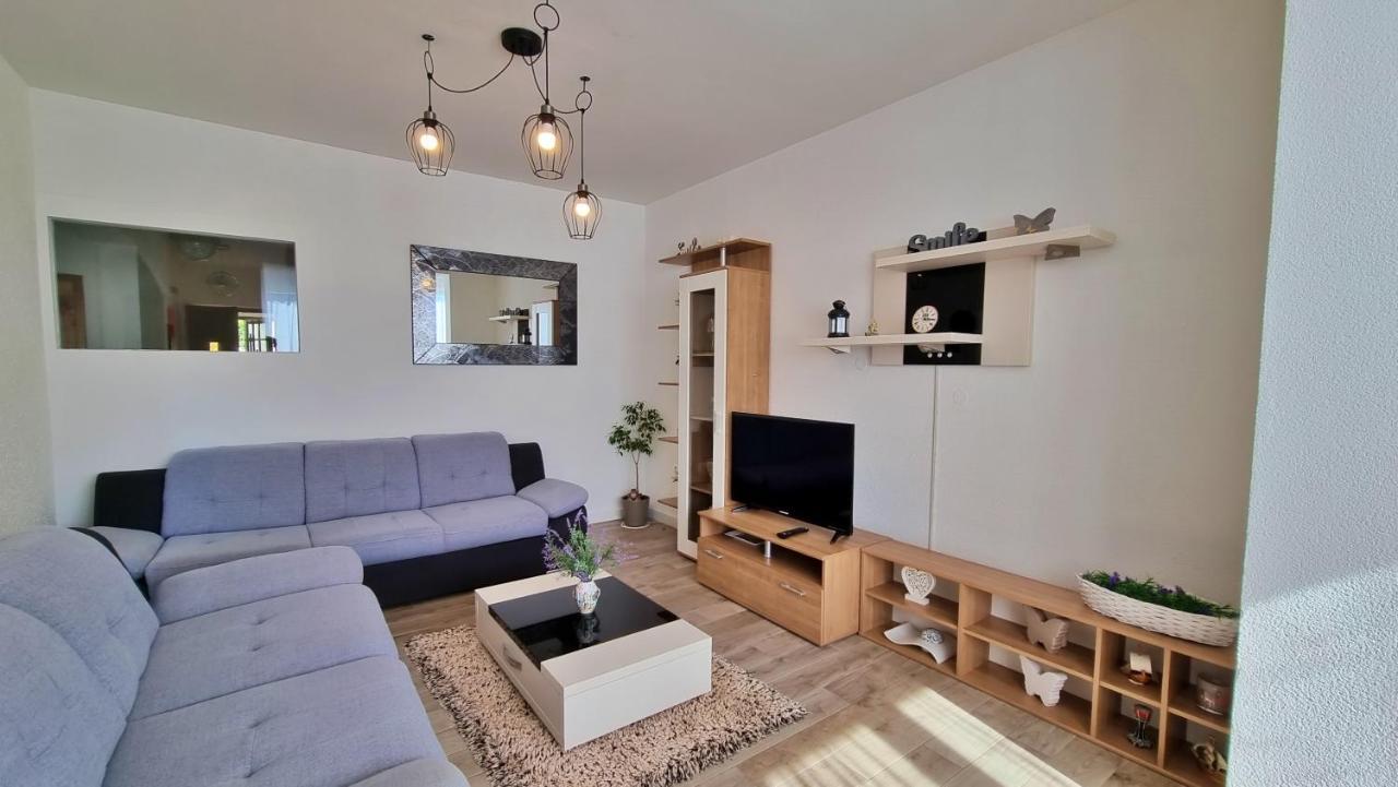Apartments Slado โอมิช ภายนอก รูปภาพ
