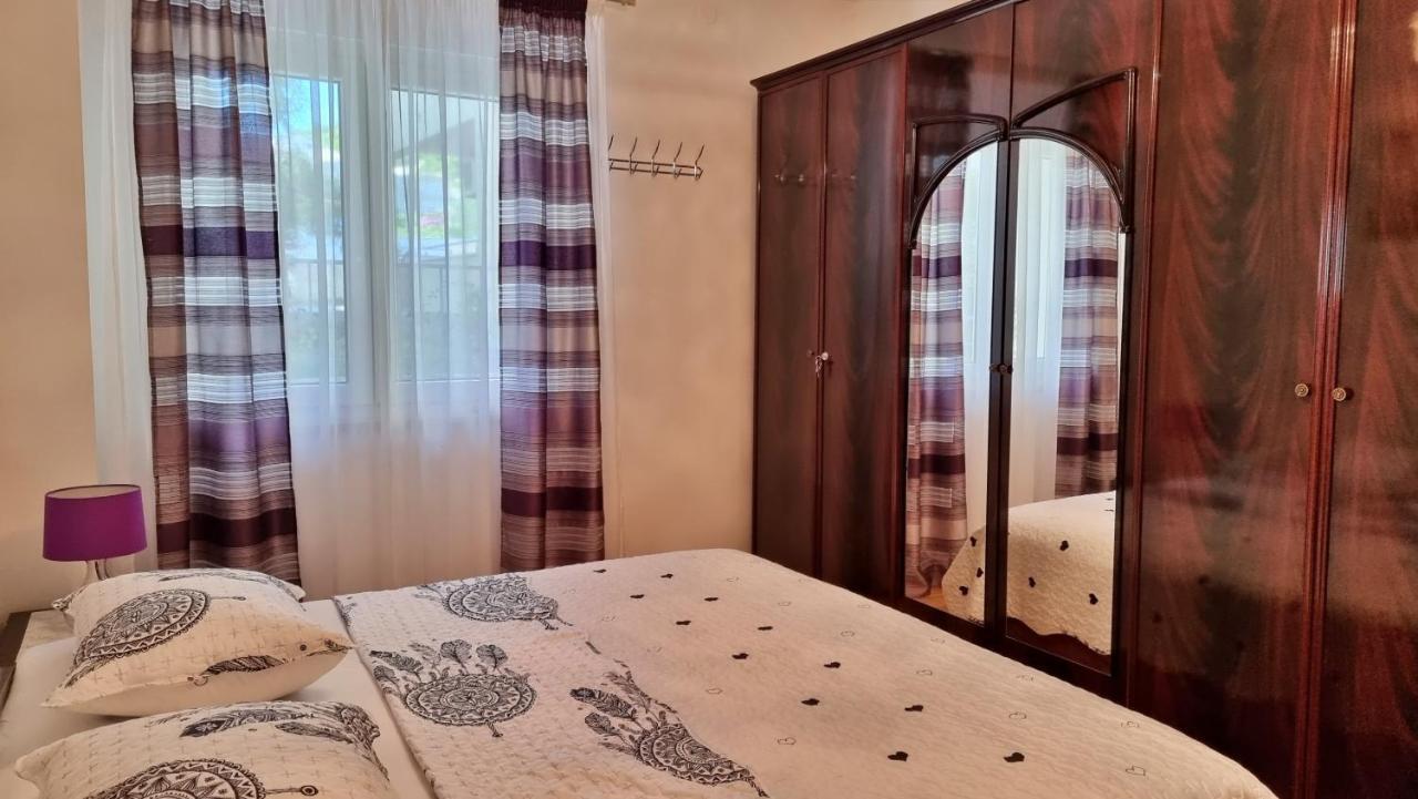 Apartments Slado โอมิช ภายนอก รูปภาพ