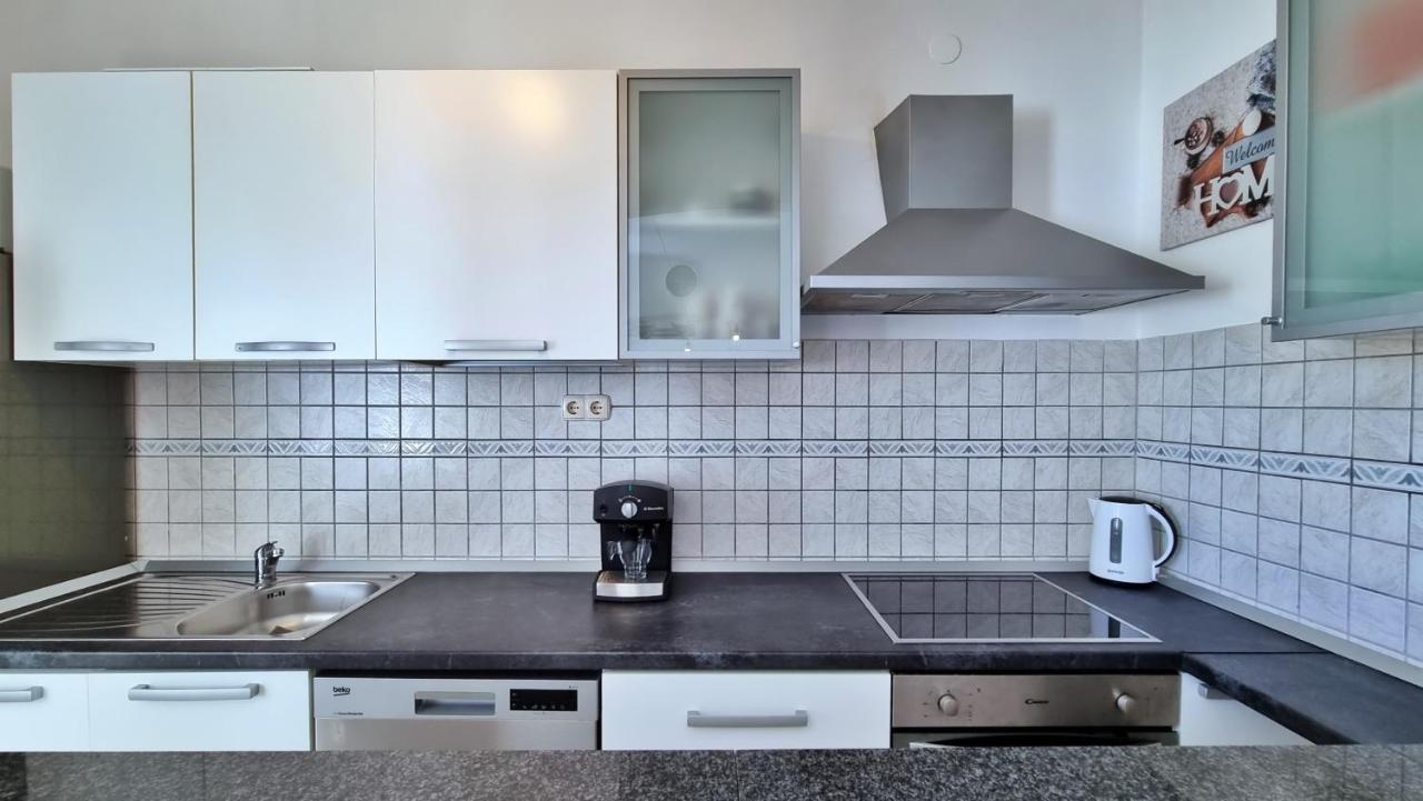 Apartments Slado โอมิช ภายนอก รูปภาพ