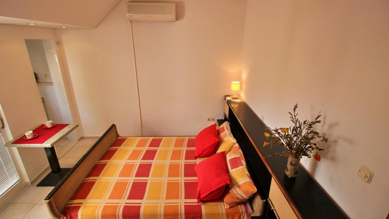 Apartments Slado โอมิช ภายนอก รูปภาพ