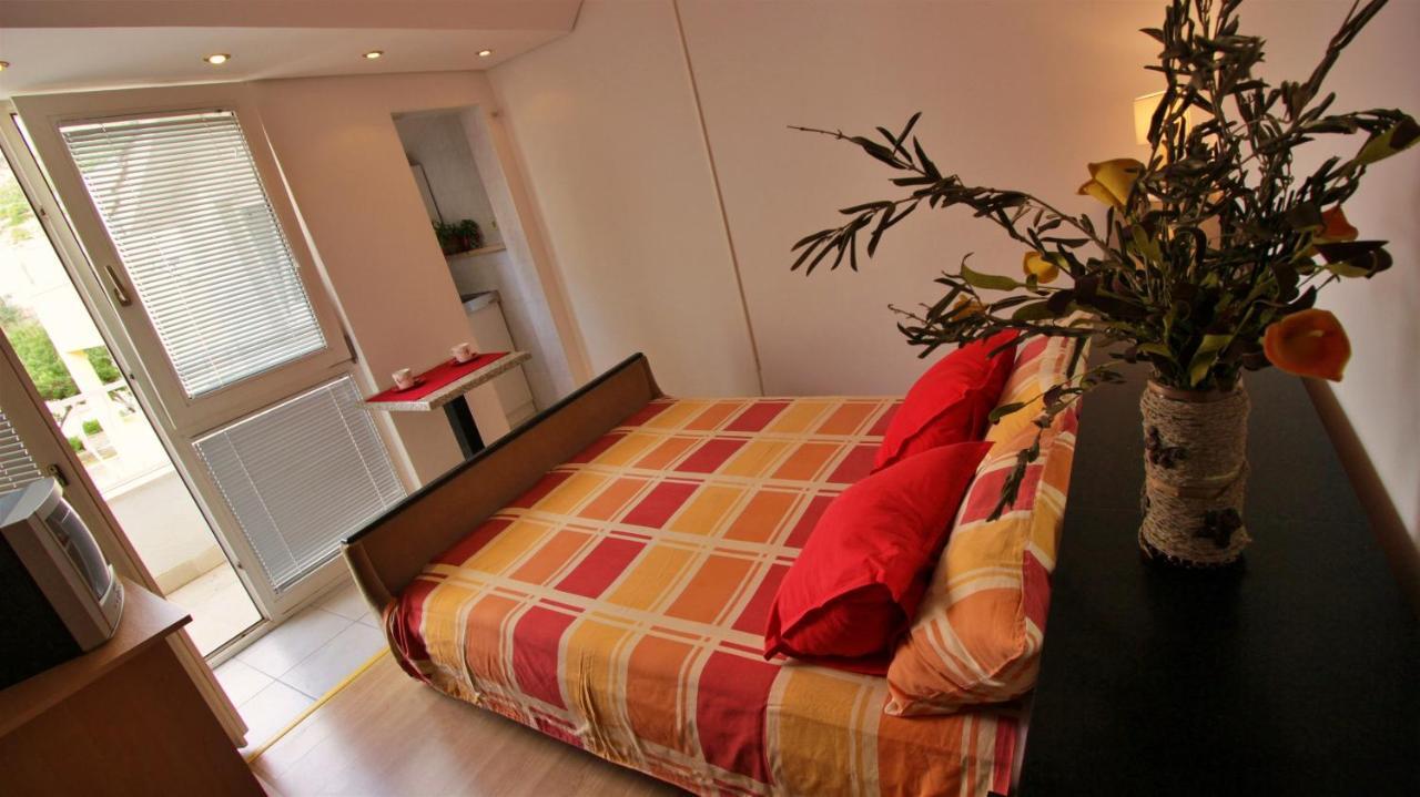 Apartments Slado โอมิช ภายนอก รูปภาพ
