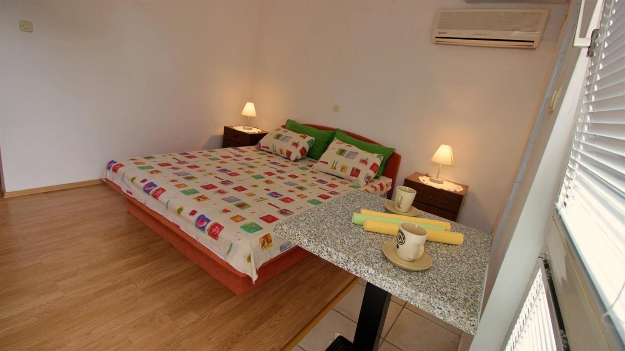 Apartments Slado โอมิช ภายนอก รูปภาพ