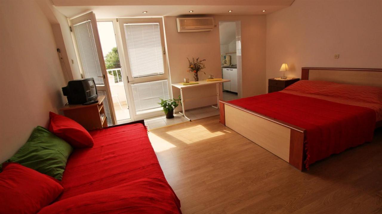 Apartments Slado โอมิช ภายนอก รูปภาพ