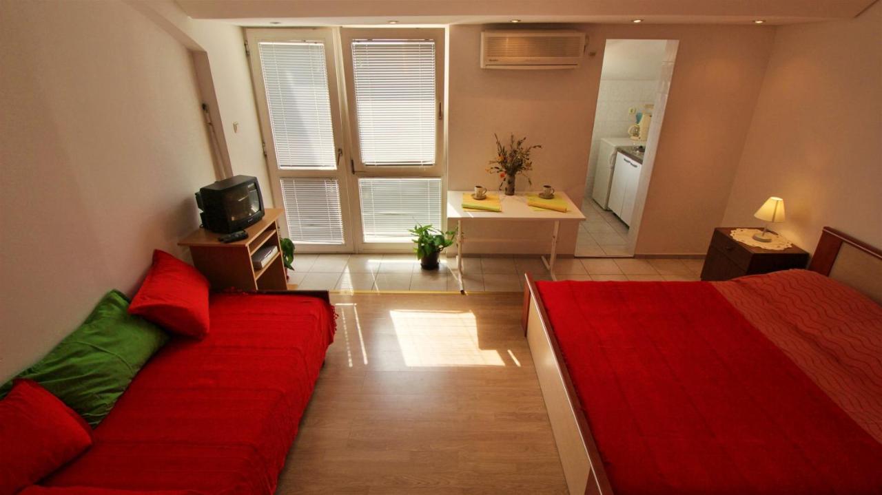 Apartments Slado โอมิช ภายนอก รูปภาพ