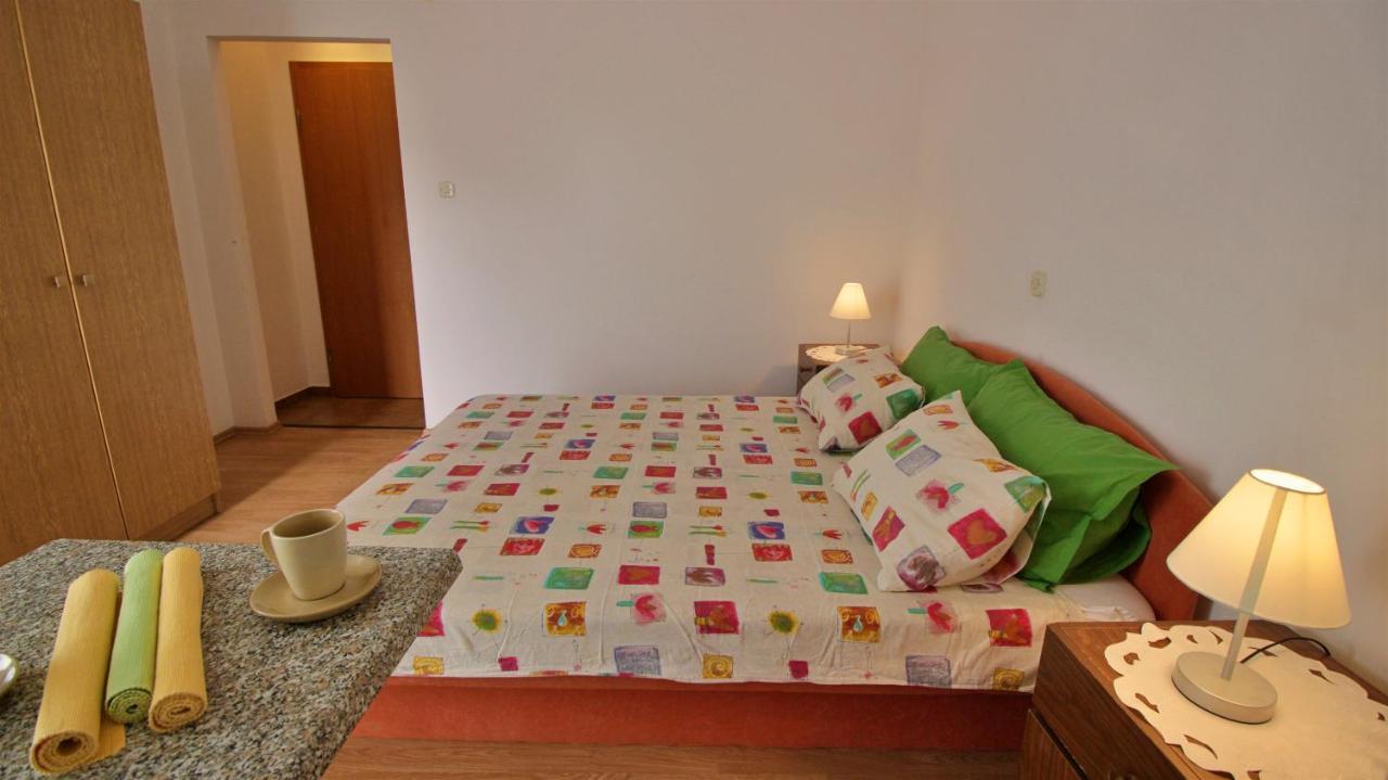 Apartments Slado โอมิช ภายนอก รูปภาพ