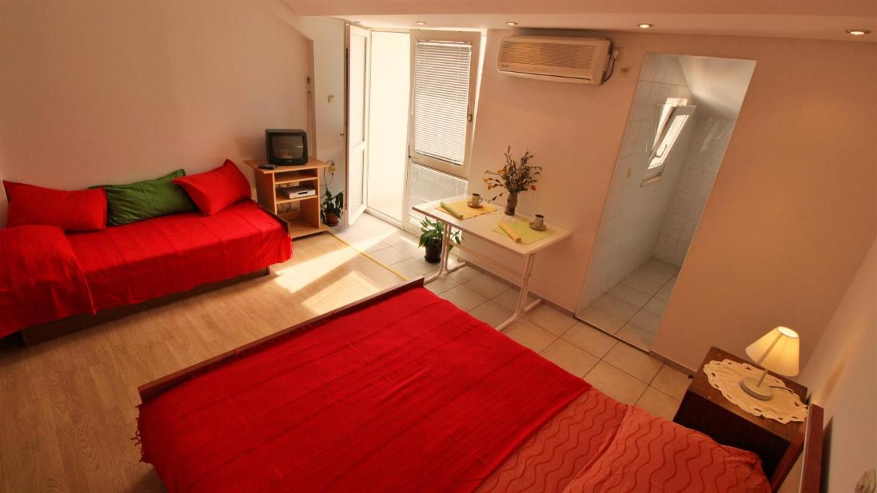 Apartments Slado โอมิช ภายนอก รูปภาพ